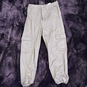 Women’s light green cargo pants. has a baggy feel but look great with anything!
